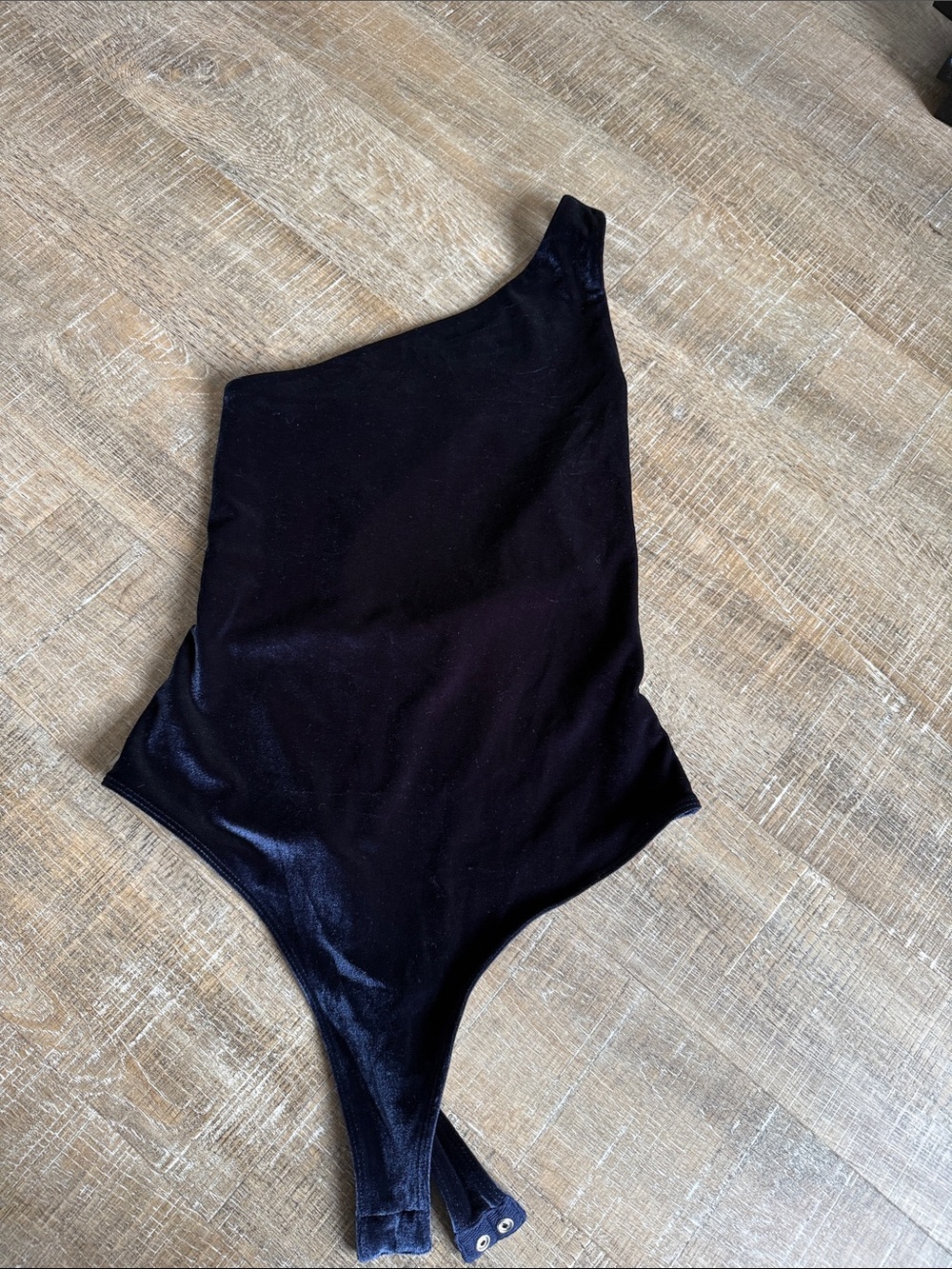 Fabletics One-Shoulder Velvet Bodysuit Navy NWT Sz S - Picture 3 of 5